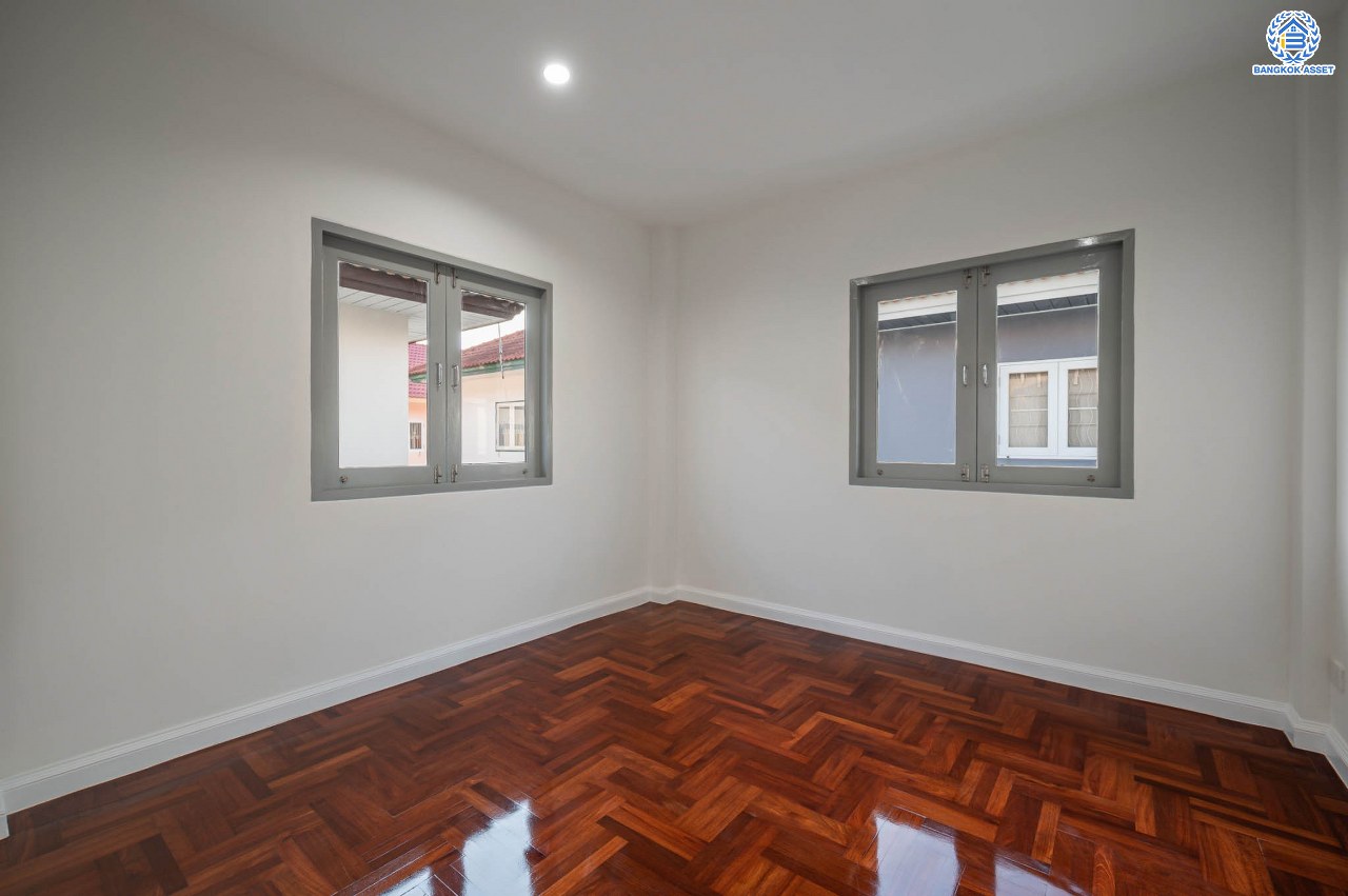 บ้านมือสองตกแต่งใหม่ โครงการ เพอร์เฟคเพลส รัตนาธิเบศร์-ไทรม้า รองรับความสุข บนเนื้อที่ 50 ตร.ว. พื้นที่ใช้สอย 147.04 ตร.ม. ฟังก์ชัน 3 ห้องนอน 2 ห้องน้ำ จอดรถได้ 1 คัน ทำเลเชื่อมต่อได้หลายเส้นทาง ติดถนนราชพฤกษ์ และรถไฟฟ้าสายสีม่วง "สถานีบางรักน้อยท่าอิฐ"...